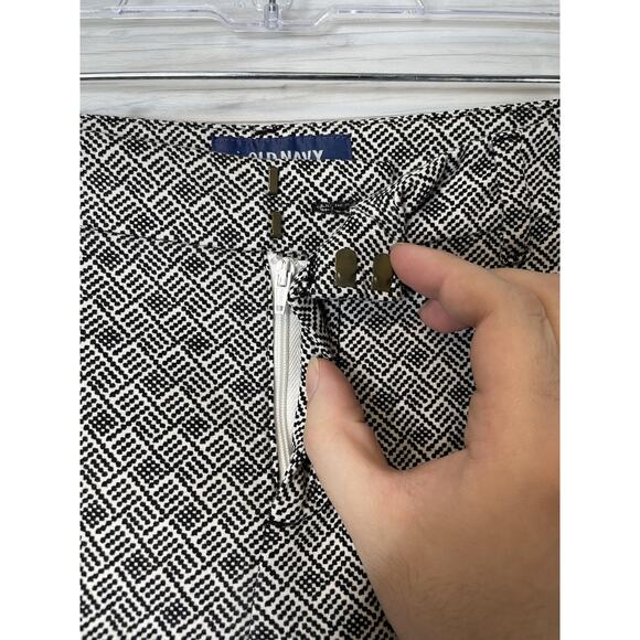 Old Navy Pants Womens 8 Black White Geo Harper Mid-Rise Cropped Stretch - Picture 2 of 12